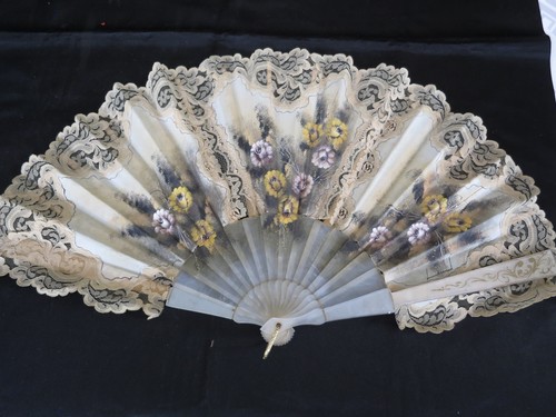 Eventail ancien fleurs - !,