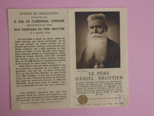 image pieuse  pere daniel brottier avec relique etoffe blanche