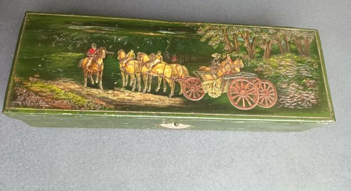 Boite ancienne metal relief
