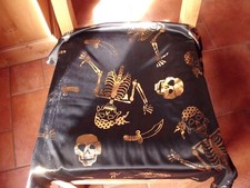 coupon tissu  " Halloween "  100 X 125   cm  ( squelette doré   )