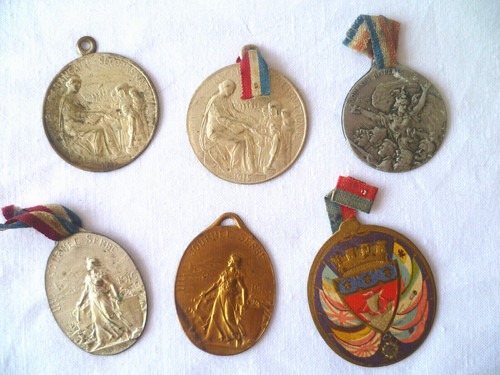 Lot insignes journée - d'insignes,