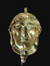CURIEUSE TÊTE ANCIENNE en BRONZE * PLAQUE de TYPE ORIENTAL