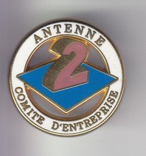 RARE PINS PIN'S .. TV RADIO