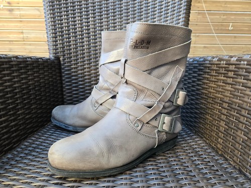 Bottines cuir - 🥾,