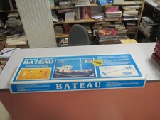 CA439 MAQUETTE NAVIGANTE BATEAU LE THONIER BOIS PREDECOUPE SOCLAINE