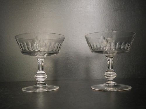 Anciennes coupes à - +,
