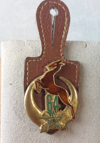 Ancienne insigne 64ème - insigne,,