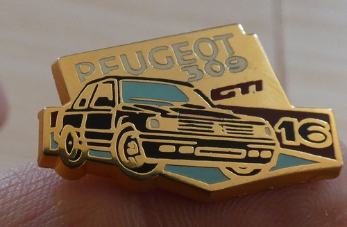 Beau pin voiture peugeot - pin's,
