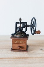 Petit Moulin à Café Ancien