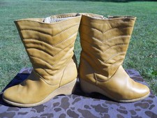 Vintage 1960s 70s Tan Beige Leather Moon Ski Snow Winter Wedge Boots Mod Boho 8