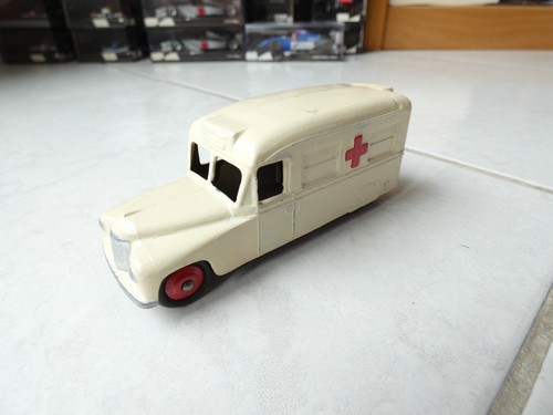 Daimler ambulance 30h beige - ambulance,