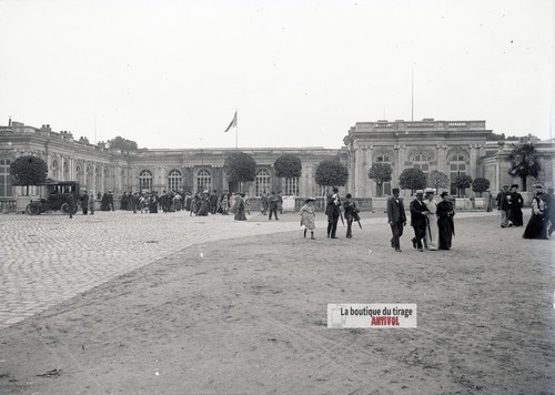 Cour petit trianon à - cour,