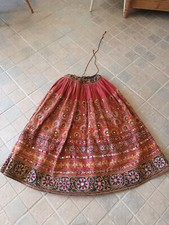 Jupe indienne brodée ancienne avec miroirs (sisha) milieu du XX ème siècle