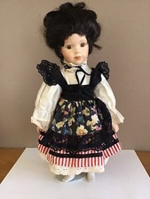 poupée  en Porcelaine de