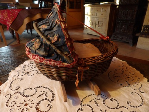 Ancien petit berceau poupée - ancien, berceau,poupée