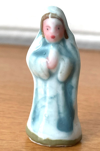 Très jolie fève vierge - très,