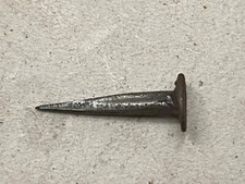 ANCIEN LOT 50 CLOUS FER FORGE TÊTE CARRÉ SEMENCE DE TAPISSIER PUNAISE CHAUSSURE