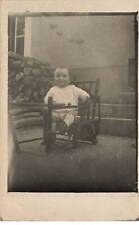 Carte Photo - Enfant - Bébé d'un an dans sa chaise haute