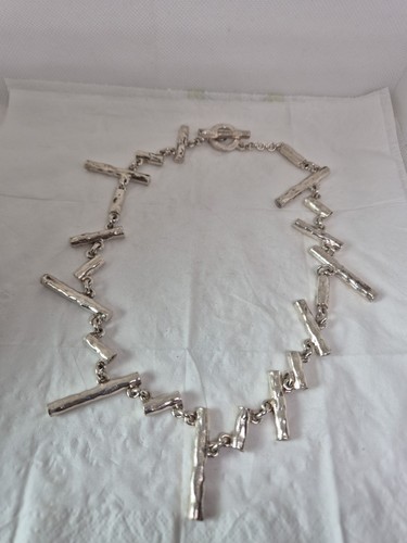 Collier moderniste métal