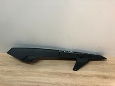 UN CACHE CARTER DE CHAINE