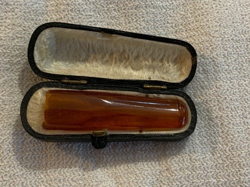 Ancien fume cigarette ambre