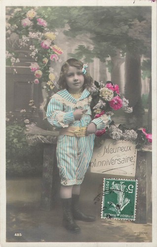 Enfant elegant avec fleurs - cp,