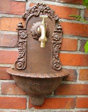 FONTAINE MURALE ANCIENNE