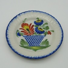 Auvillar. Assiette en faïence à décor polychrome d'une corbeille fleurie, XIXe