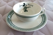 Une tasse soucoupe - tasse,
