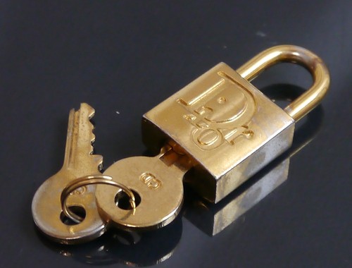 Authentique clé cadenas - de,