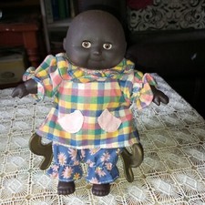 Poupon noir yeux dormeurs