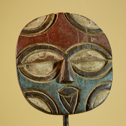 Masque rond tribal africain - , en