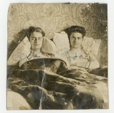 Edwardian gay men - bed, 1900