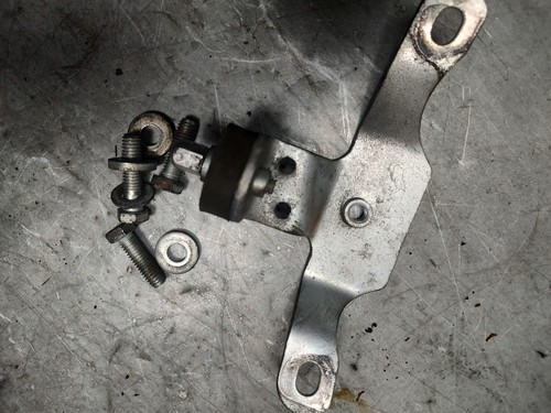 Top engine bracket harley dyna - top,
