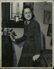 1941 Press Photo Miss Doris