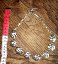 Collier Ras de cou signé Taratata Métal argenté motifs Roses stylisées