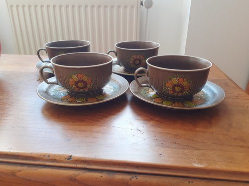 Lot tasses et soucoupes - 4,