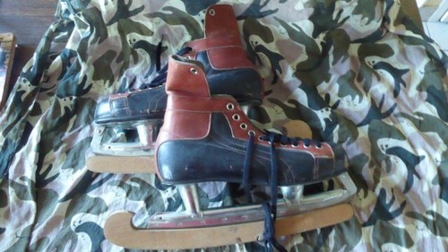 Ancienne paire patins a - paire,