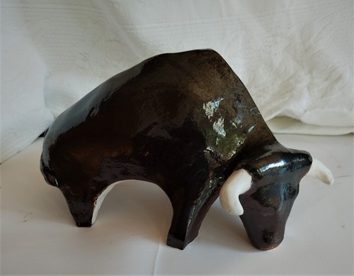 Sculpture taureau terre - ",
