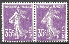 TRES BELLE PAIRE DE TIMBRES