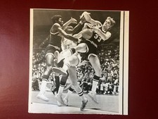 PHOTO PRESSE 1972 VOLLEY BALL Volleyball SPORT Hommes Sportifs Ballon