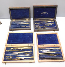 - LOT de 4 BOITES de COMPAS ANCIENNES avec 31 Pieces à l'intérieur     D