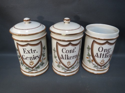 Lot anciens pots à - de,