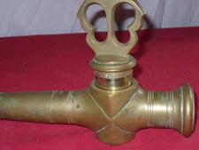 ROBINET A CLEFS BRONZE CUVE A