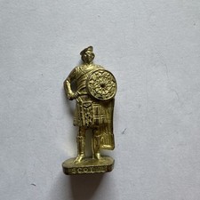 Figurine KINDER METAL  SERIE ECOSSAIS SERIE DE 1978-79 CAPORAL SCOT 1 Scame Doré