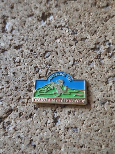 Pin club ferrari auvergne - pin's,