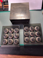 IBM - 18 Sphères de machine à écrire Pas divers dans leur boitier IBM