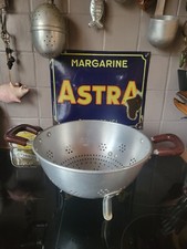 ANCIENNE ET BELLE PASSOIRE ALU