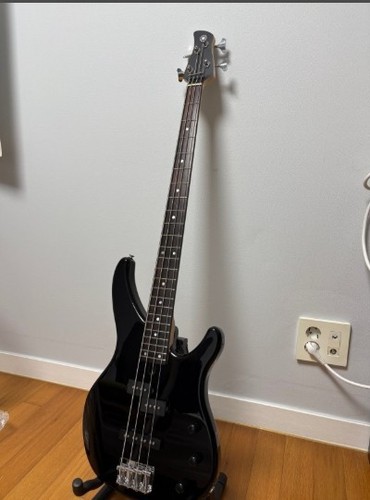 Yamaha guitare basse - /,
