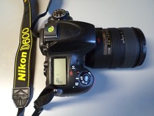 NIKON D 600 plein format 24 m pixels  boitier nu ,chargeur et batterie +carte SD